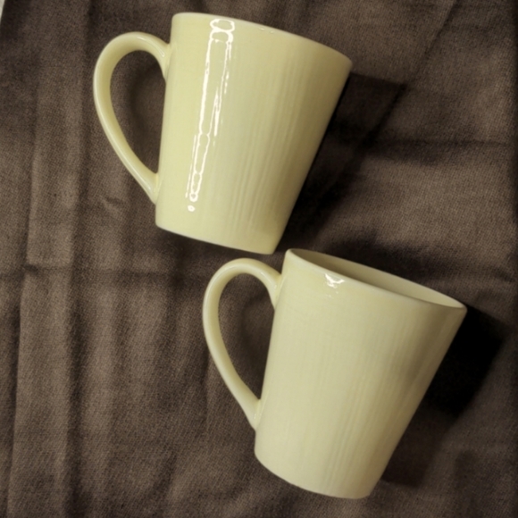 🌷4 Soft Yellow Mugs - Picture 1 of 1